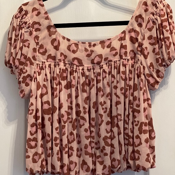 Free People Meg's Blush and Brown Leopard print blouse  SIZE SMALL.  Like NEW - Picture 8 of 9